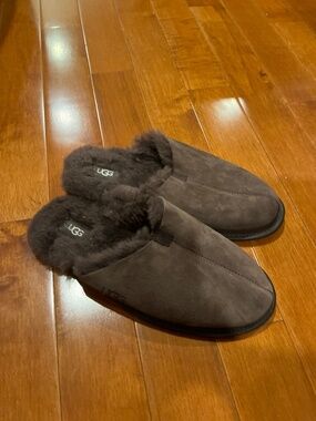 UGG Brown Men’s Slippers